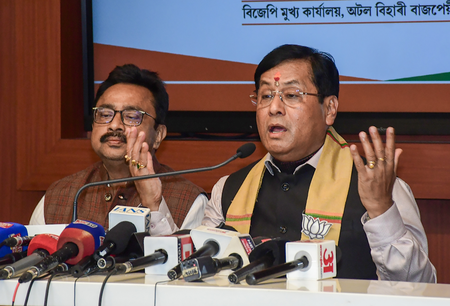 केंद्रीय मंत्री सोनोवाल ने कांग्रेस पर साधा निशाना, असम के सीएम पर लगाए आरोपों को बताया बेबुनियाद
