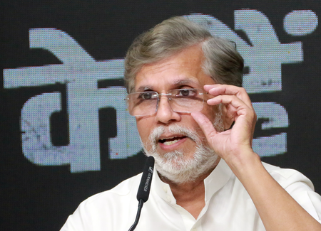 वोटर लिस्ट से 13 करोड़ नाम हटाने पर सियासी घमासान, पवन खेड़ा ने भाजपा से पूछे तीखे सवाल