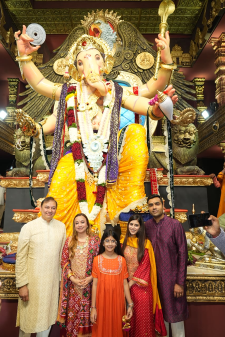 प्रणव अदाणी और करण अदाणी ने गणेश चतुर्थी पर ऐतिहासिक चिंचपोकली चा चिंतामणि के किए दर्शन