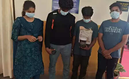 हैदराबाद में नशीले पदार्थों की तस्करी के आरोप में तीन गिरफ्तार, महिला तकनीशियन भी शामिल