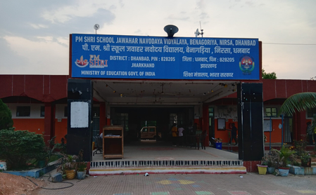 धनबाद के पीएमश्री नवोदय विद्यालय में छात्र को बेरहमी से पीटा, वीडियो किया वायरल