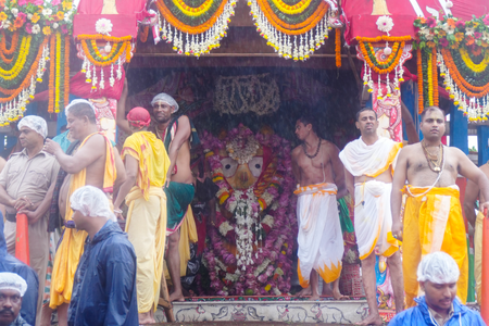 पुरी रथ यात्रा 2026 : बारिश के बावजूद 8 से 9 लाख श्रद्धालुओं ने किए महाप्रभु के दर्शन