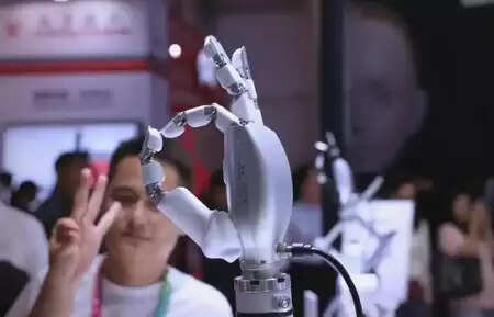 चीन मौलिक तकनीकों और नवोन्मेषी परिदृश्यों को विश्व के साथ साझा करने को तैयार है : चीनी विदेश मंत्रालय