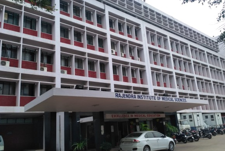 रांची के रिम्स में इलाज के लिए दाखिल कराए गए मनोरोगी ने फांसी लगाकर दी जान