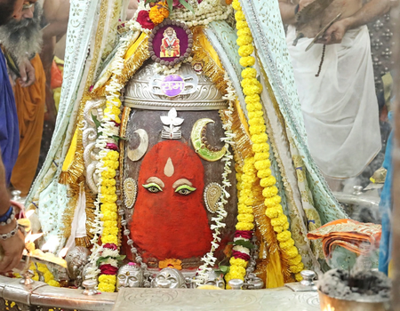 रजत चंद्र-त्रिशूल और मुकुट से सजे बाबा महाकाल, दिव्य स्वरूप देख भाव विभोर हुए भक्त!