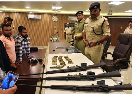पुरुलिया में माओवादियों के ठिकाने पर बंगाल पुलिस की बड़ी कार्रवाई, भारी मात्रा में हथियार और गोला-बारूद बरामद