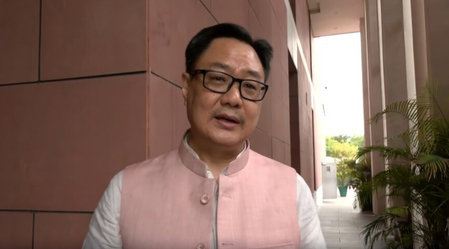 राहुल गांधी का उठना-बैठना उग्रवाद फैलाने वाले लोगों के साथ होता है : किरेन रिजिजू