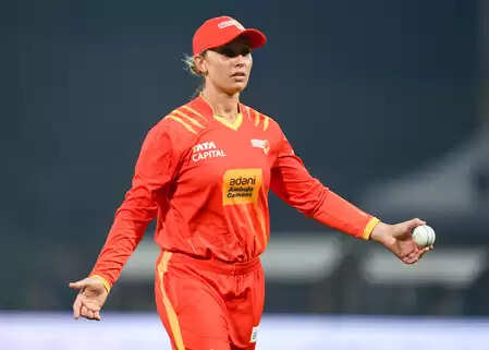 डब्ल्यूपीएल 2026: गुजरात जायंट्स ने टॉस जीतकर चुनी गेंदबाजी, शिवानी को डेब्यू का मौका