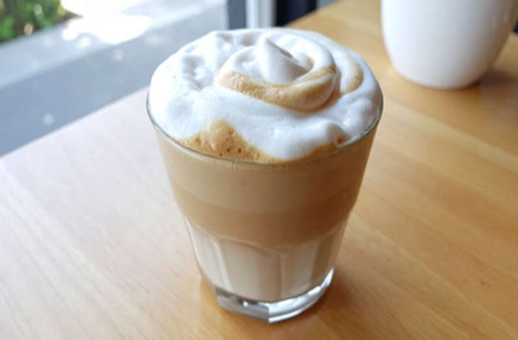 कॉफी संग नारियल पानी! गर्मियों में &lsquo;क्लाउड कॉफी&rsquo; से मिलेगी एनर्जी, घर पर ऐसे बनाएं हेल्दी और टेस्टी ड्रिंक