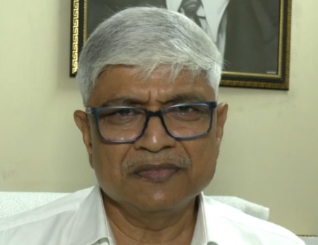 यूपी में छात्राओं को स्कूटी देना चुनावी दिखावा, साढ़े नौ साल क्या किया: राजेंद्र गौतम