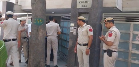 आईआरएस अधिकारी की बेटी की हत्या मामले में खुलासे, लैंप से हमला, चार्जर से गला घोंटा, फिर लॉकर लूटा