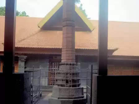 अनिक्कट्टिलम्मा मंदिर: यहां धनुष-बाण लिए भगवान शिव और तलवार लिए मां पार्वती की होती है पूजा