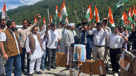 उत्तरकाशी: चुनाव आयोग और केंद्र सरकार के खिलाफ कांग्रेस का प्रदर्शन, निष्पक्ष जांच की उठी मांग