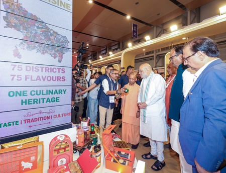 यूपी ट्रेड शो : बागपत का घेवर, शामली की पलंग तोड़ पेड़ा-बर्फी बनीं लोगों की पसंद
