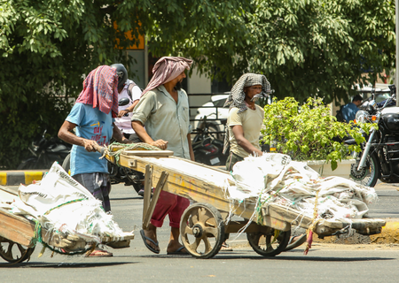 एनसीआर में भीषण गर्मी का कहर, 44 डिग्री तक पहुंचेगा पारा; 28 अप्रैल से राहत के संकेत