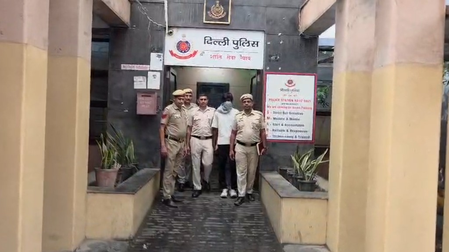 दिल्ली पुलिस की कार्रवाई, हरियाणा की अवैध शराब की 200 क्वार्टर बोतलें बरामद, एक गिरफ्तार