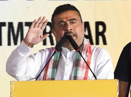 मुख्यमंत्री सुवेंदु अधिकारी ने दक्षिण कोलकाता सेवाश्रम के बच्चों को लिखी चिट्ठी, तोहफे में भेजी फैन जर्सी
