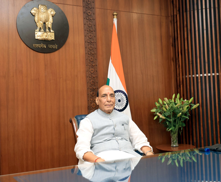 रक्षा मंत्रालय का नया भवन, राजनाथ सिंह ने नवनिर्मित कार्यालय में किया प्रवेश