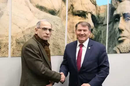 भारतीय राजदूत ने अमेरिकी सीनेटर से की मुलाकात, टेक्नोलॉजी और इनोवेशन पर चर्चा