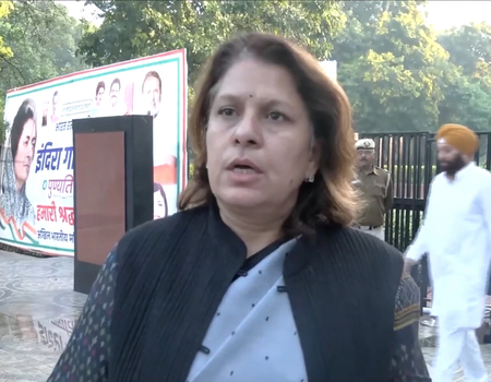 इंदिरा गांधी की पुण्यतिथि पर कांग्रेस नेताओं ने किया नमन, सुप्रिया श्रीनेत बोलीं-"देश के लिए उनका बलिदान अद्वितीय"