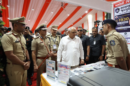 गुजरात : अमरेली में पुलिस के हथियारों की प्रदर्शनी, मुख्यमंत्री भूपेंद्र पटेल ने लिया जायजा