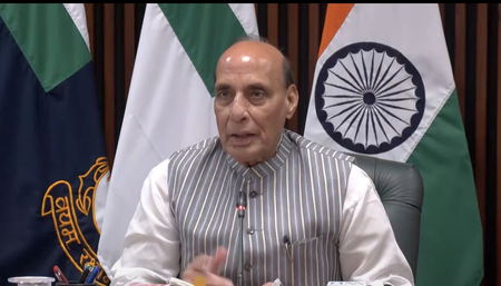 सेना के खिलाड़ियों से मिले रक्षा मंत्री, कहा-बेटियां भी हैं चैंपियंस, बॉक्सिंग में ला रही हैं पदक