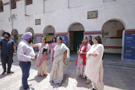 सीएम रेखा गुप्ता का स्कूल निरीक्षण, फायर ऑडिट से लेकर साफ-सफाई तक जांच के निर्देश