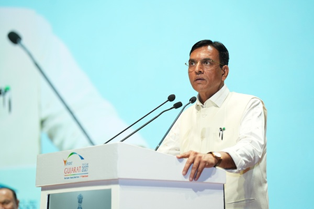 हरित हाइड्रोजन समेत नए क्षेत्रों में निवेश करें, गुजरात में अपार संभावनाएं: मनसुख मांडविया