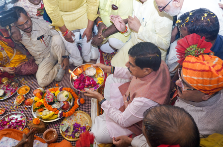 मध्य प्रदेश के मुख्यमंत्री मोहन यादव ने बच्चों को माखन- मिश्री खिलाकर मनाई श्री कृष्ण जन्माष्टमी