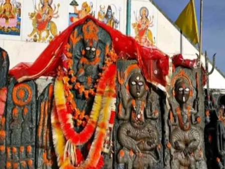 शिकारी देवी मंदिर: पांडवों ने की थी स्थापना, आज तक कोई नहीं बनवा सका छत