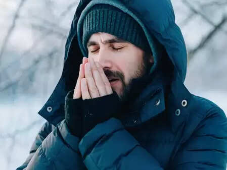 अचानक सर्दियों में बढ़ जाती है दिल की धड़कन? जानें क्या है 'विंटर एंग्जायटी'