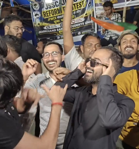 रांचीः जेएसएससी-सीजीएल रद्द करने की घोषणा के साथ जयपाल सिंह स्टेडियम में झूमे अभ्यर्थी