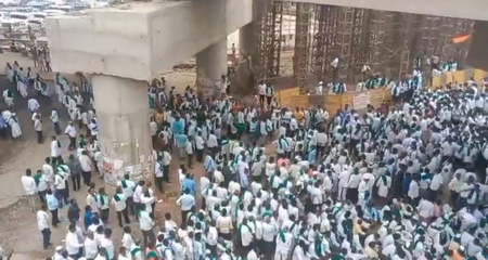 कर्नाटक: हुबली में किसानों का प्रदर्शन, गन्ने का रेट 5,500 रुपए प्रति टन करने की मांग