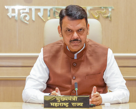 सीएम फडणवीस ने संवैधानिक संस्थाओं को निशाना बनाने के लिए प्रदर्शनकारियों की आलोचना की