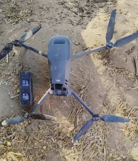 पंजाब बॉर्डर पर बीएसएफ का बड़ा एक्शन: 24 घंटे में 3 तस्कर गिरफ्तार, हेरोइन और ड्रोन बरामद