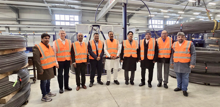 डिप्टी सीएम केशव प्रसाद मौर्या ने रेलवन जीएमबीएच फैक्ट्री का किया दौरा