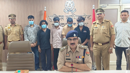 ग्रेटर नोएडा: किराये पर गाड़ी लेकर राहगीरों से करते थे लूटपाट, पांच आरोपी गिरफ्तार