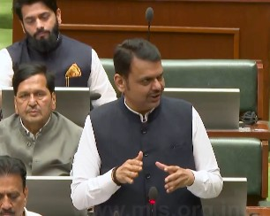 मुंबई में भारी बारिश से जनजीवन अस्त-व्यस्त, विधानसभा की कार्यवाही दिनभर के लिए स्थगित