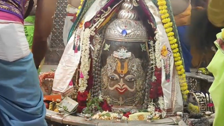 बेल पत्र, भांग-चन्दन, रजत मुकुट और रुद्राक्ष की माला से बाबा महाकाल का शृंगार, की गई भस्म आरती