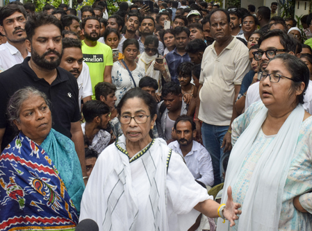 ममता बनर्जी के 'थप्पड़' वाले वीडियो पर सियासी बवाल, एनडीए नेताओं ने की आलोचना