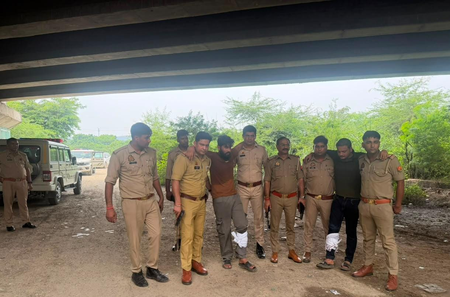 दनकौर में सवारी बनाकर लूट करने वाले बदमाशों से पुलिस की मुठभेड़, दो घायल