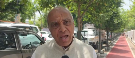 'वही कर रहे जहर फैलाने का काम', सपा सांसद के 'बहुसंख्यक जहरीला' वाले बयान की भाजपा और कांग्रेस नेताओं ने की निंदा