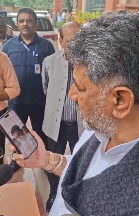 नेपाल बाढ़: कर्नाटक के 17 लोग अब भी लापता, सीएम शिवकुमार ने जीवित बचे मल्लिनाथ से की बात