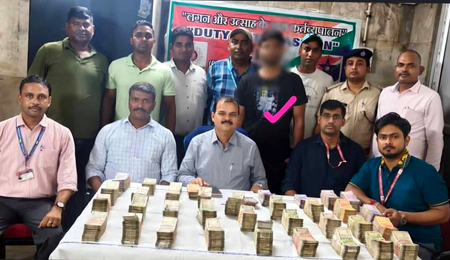 पश्चिम बंगाल : हावड़ा स्टेशन पर 67 लाख रुपए कैश के साथ यात्री गिरफ्तार, जांच जारी