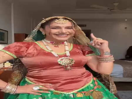 'हरियाणा में रौला' गाने पर सपना चौधरी का किलर डांस देख फैंस फिदा, हार्ट इमोजी से लुटाया प्यार