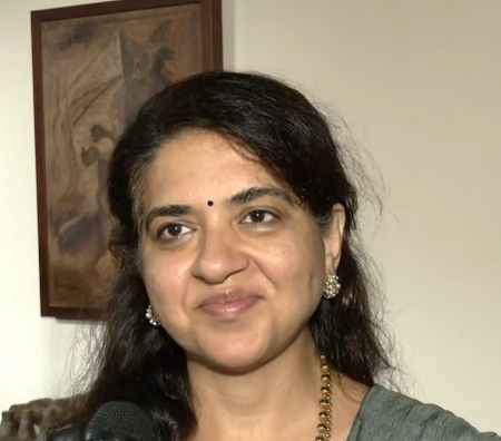 एकनाथ शिंदे की लोकप्रियता से घबराए विपक्षी नेता, कर रहे गलत बयानबाजी : शायना एनसी