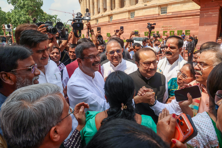 'मैं एसी रूम में बैठने वाला एक्टिविस्ट नहीं', जयराम रमेश को 'स्ट्रीट फाइटर' धर्मेंद्र प्रधान की खरी-खरी