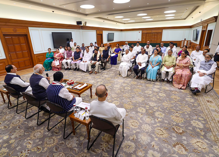 पीएम मोदी ने एनसीपीआई और शिवसेना के सभी सांसदों संग की बैठक, संसदीय जिम्मेदारियों पर हुई चर्चा