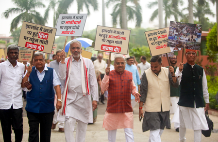 झारखंड के छात्र आंदोलन पर घिरे राहुल गांधी, भाजपा ने लगाया दोहरा रवैया अपनाने का आरोप