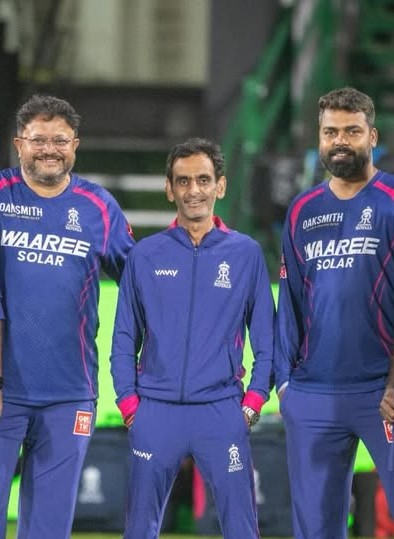 आईपीएल 2026: आरआर के टीम मैनेजर पर लगा एक लाख का जुर्माना, डगआउट में मोबाइल इस्तेमाल करने पर चेतावनी